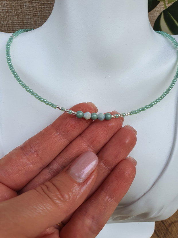 Choker minimalist cu mărgele turcoaz
