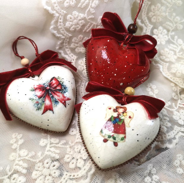 Set ornamente pentru brad - Trei inimi, trei povesti
