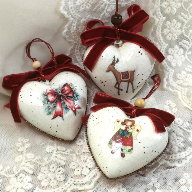 Set ornamente pentru brad - Trei inimi, trei povesti