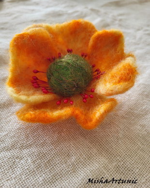 Brosa floare impaslita