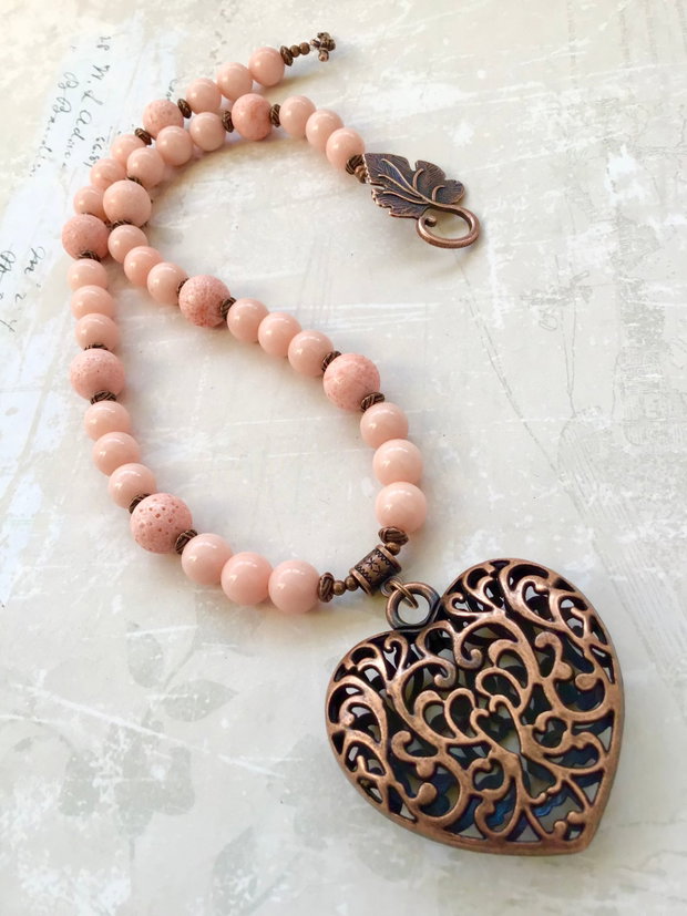 Colier vintage coral, jad somon & pandantiv inima cupru