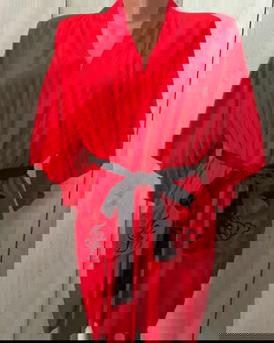 HALAT DEOSEBIT CU BRODERIE MARIME M HONG KONG