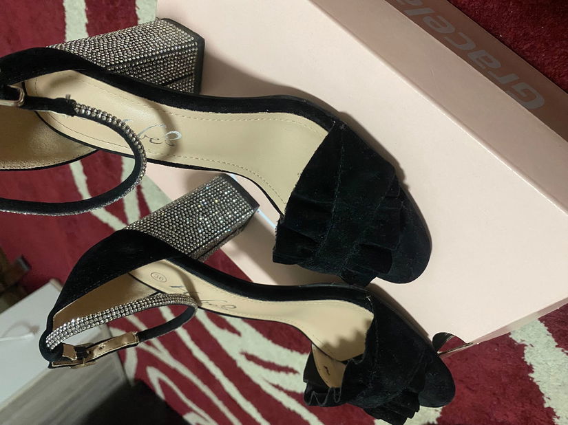 Pantofi cu toc mic