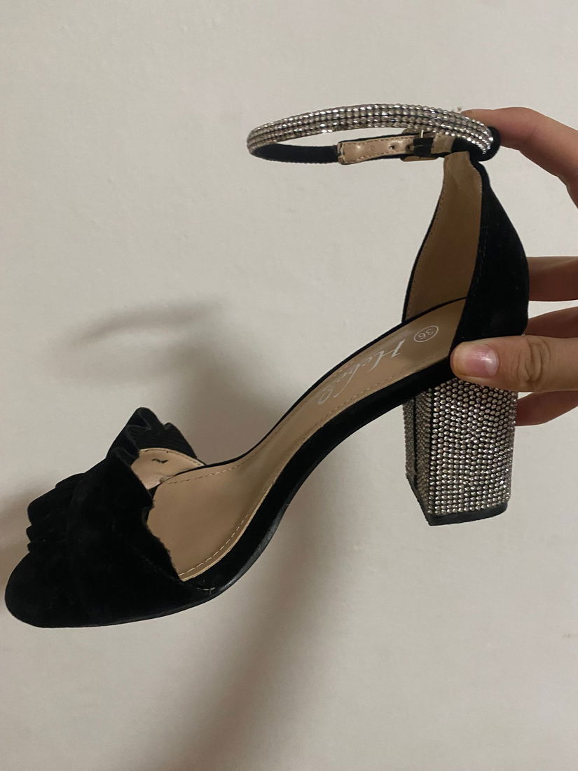 Pantofi cu toc mic