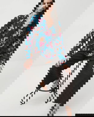 Medicine bluză culoarea turcoaz, cu imprimeu