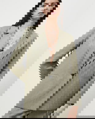 Medicine sacou culoarea verde, un singur rând de nasturi, uni