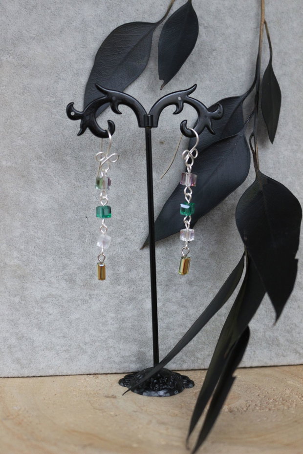 Cercei handmade din sarma si cristale tip swarovski