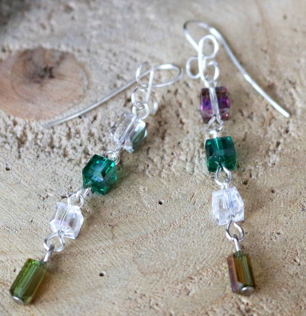 Cercei handmade din sarma si cristale tip swarovski