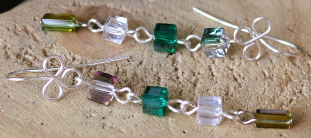 Cercei handmade din sarma si cristale tip swarovski