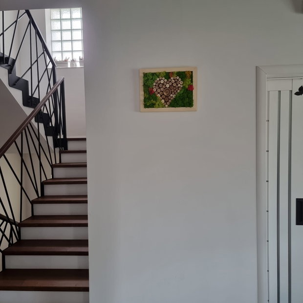 Tablou inima cu licheni naturali si lemn