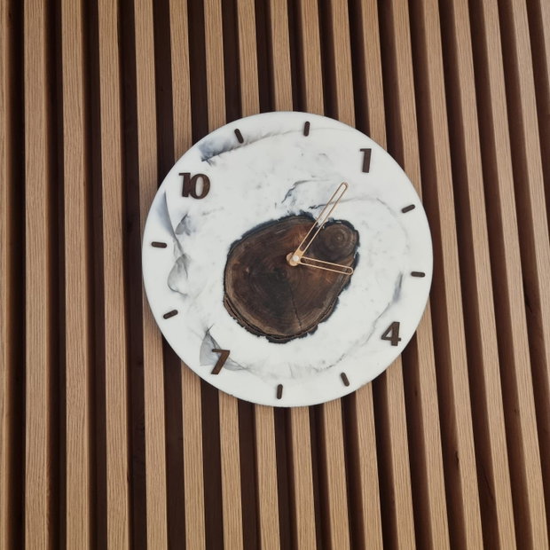 Ceas de perete modern din rasina epoxidica si lemn 30X30
