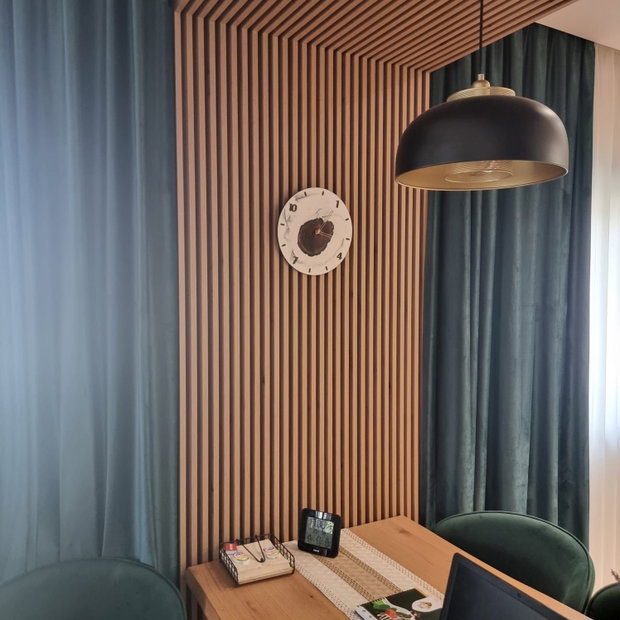 Ceas de perete modern din rasina epoxidica si lemn 30X30