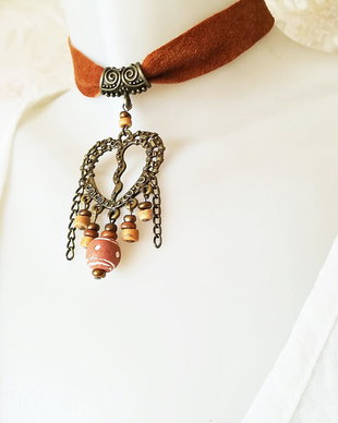 chocker boem patinat piele si pandant inima