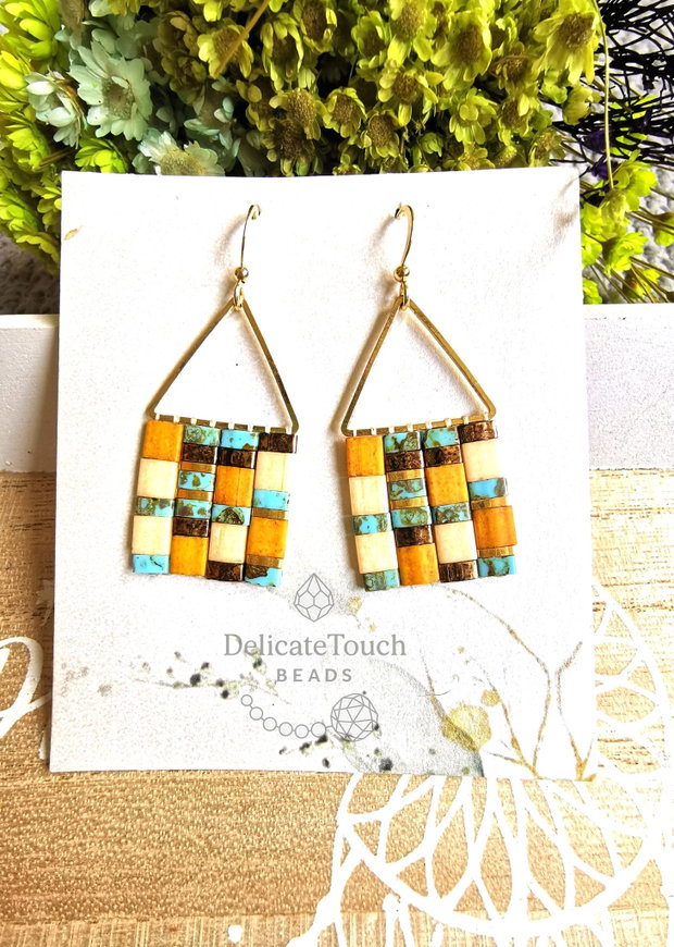 Cercei boho geometrici cu margele Miyuki Tila si tortite placate cu aur