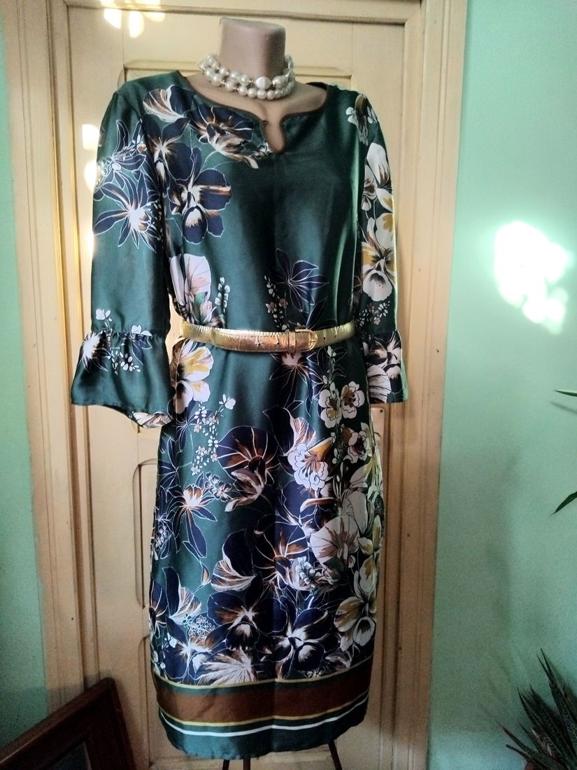 Rochie cu bordura florala