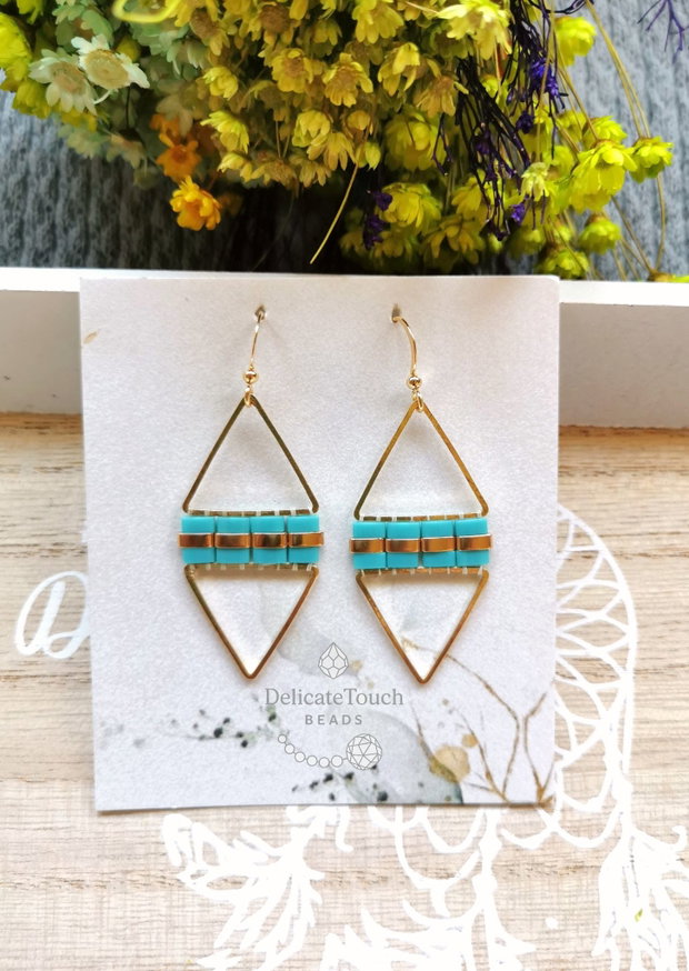 Cercei triunghi statement, Cercei geometrici cu turcoaz, tortite placate cu aur 14K, cercei boho, cercei oversized, stil minimalist