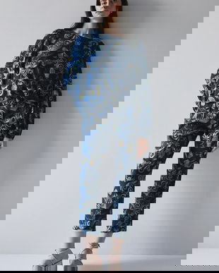 Medicine bluză culoarea bleumarin, cu imprimeu