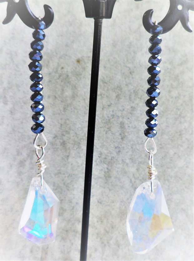 Cercei handmade din sarma ,cristale fatetate si cristale tip swarovski