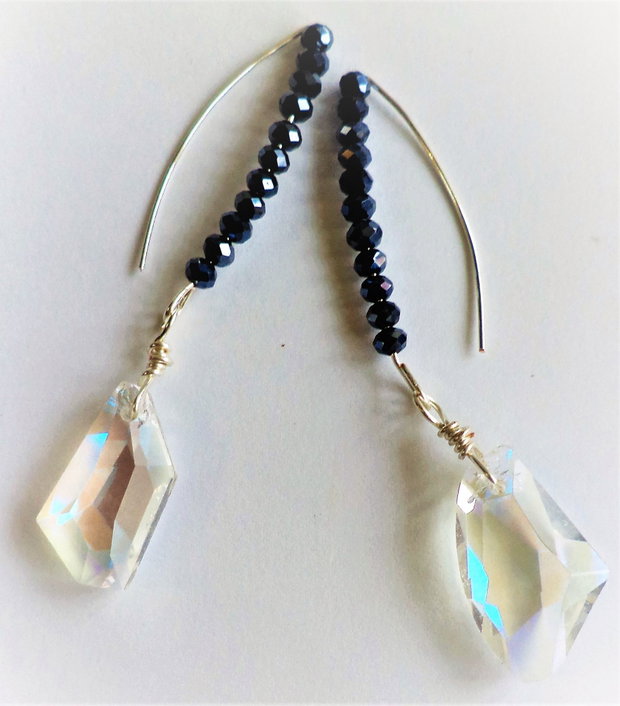 Cercei handmade din sarma ,cristale fatetate si cristale tip swarovski
