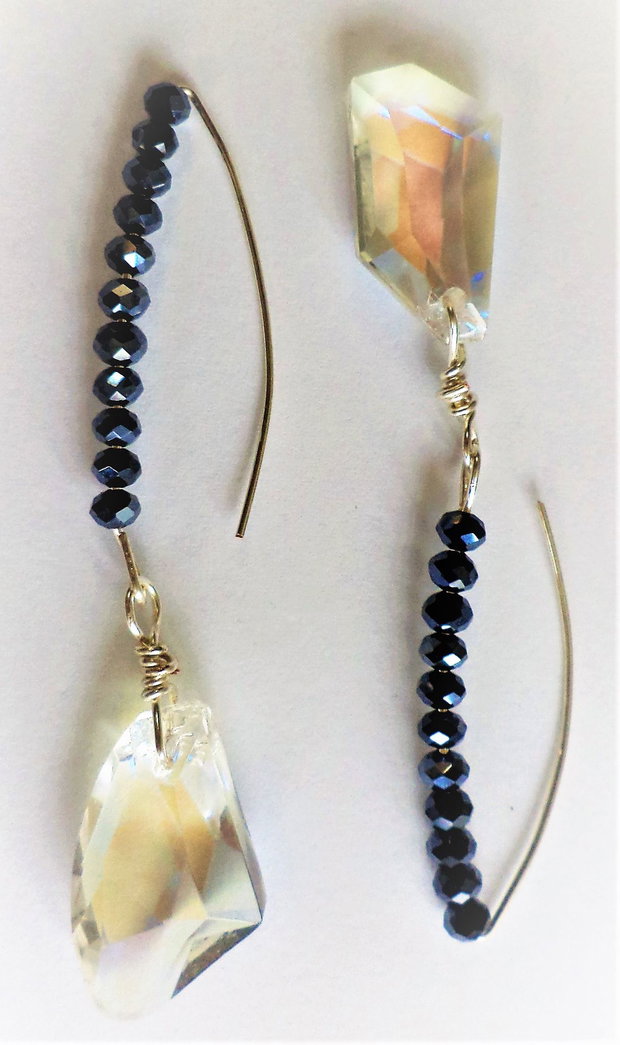 Cercei handmade din sarma ,cristale fatetate si cristale tip swarovski