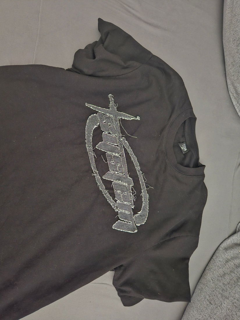 Tricou