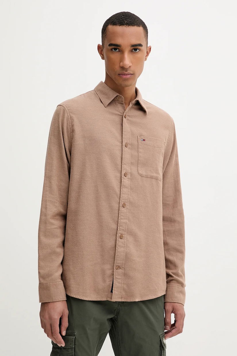 Tommy Jeans cămașă din bumbac culoarea maro, cu guler clasic, regular, DM0DM22023