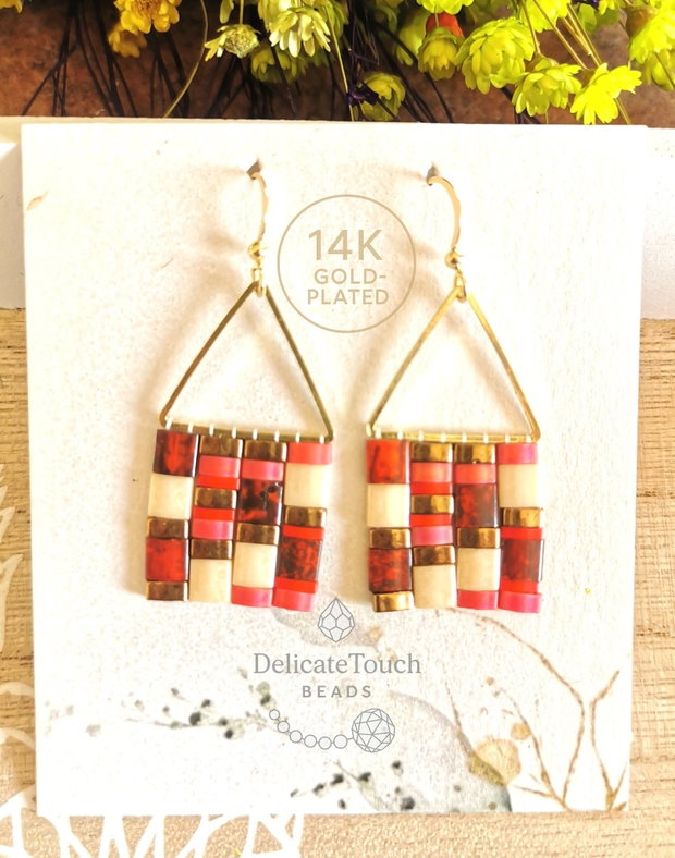 Cercei boho geometrici cu margele Miyuki Tila si tortite placate cu aur
