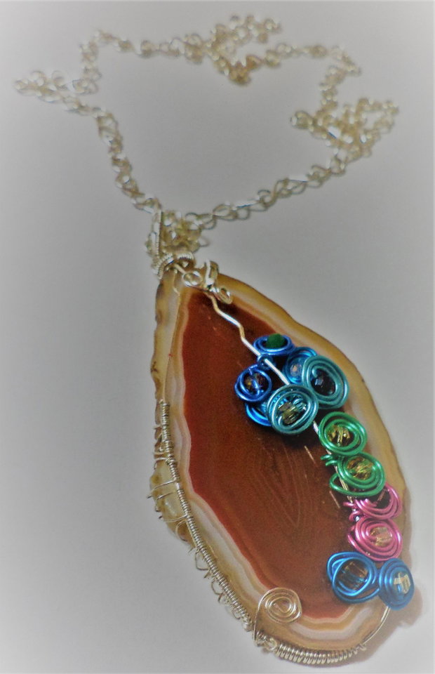 Colier handmade cu pandantiv din sarma si geoda de agat