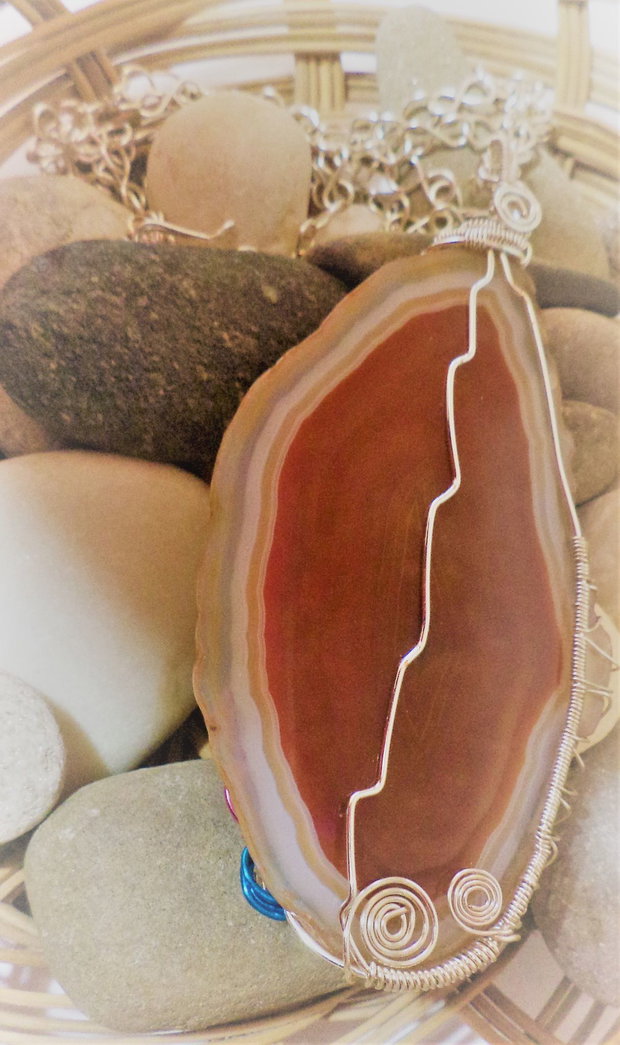 Colier handmade cu pandantiv din sarma si geoda de agat