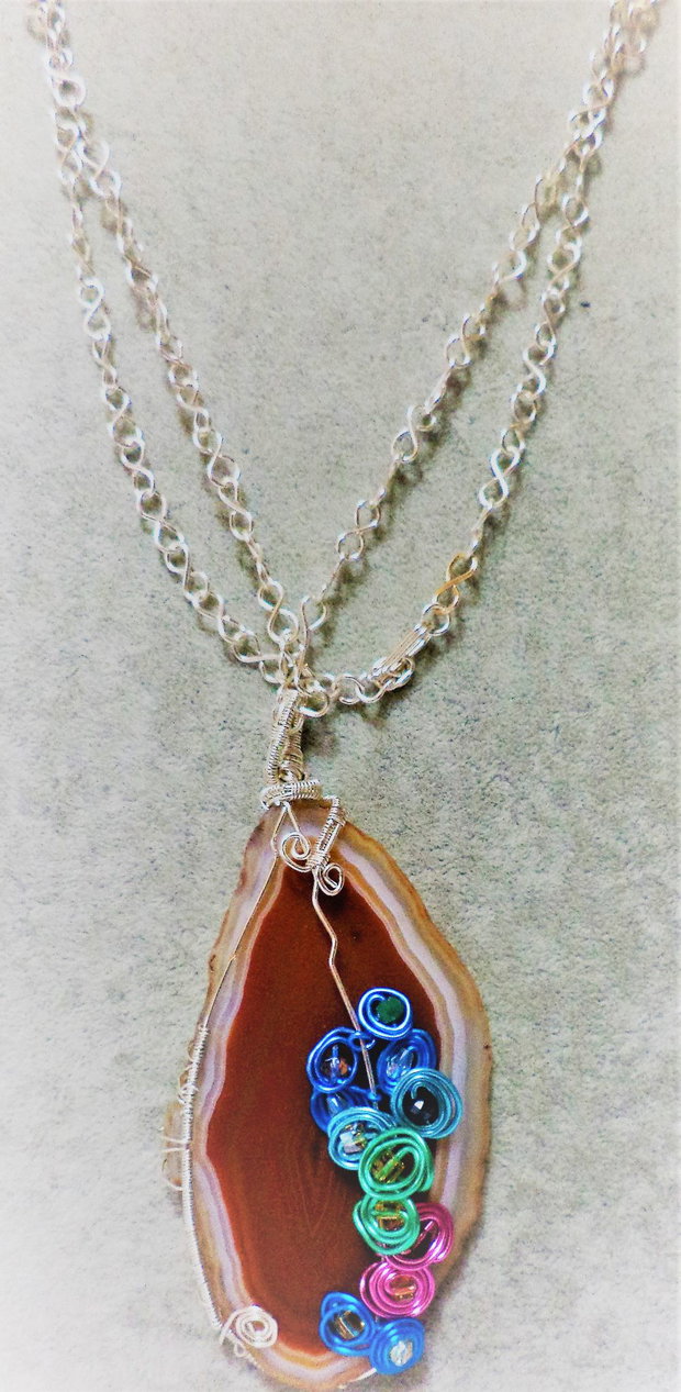 Colier handmade cu pandantiv din sarma si geoda de agat