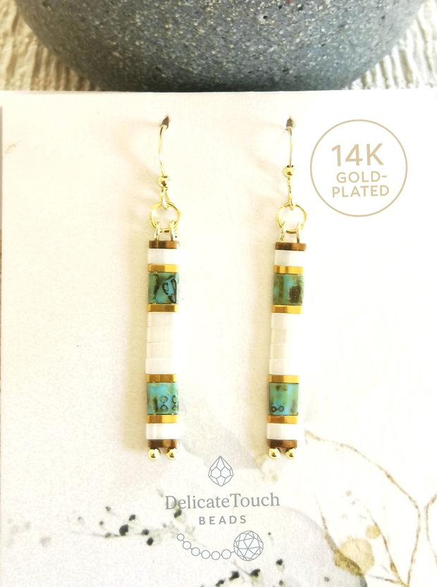 Cercei lungi Tila Verde Turcoaz Alb cu auriu, cercei in dungi, stil minimalist, tortite placate cu aur 14k, cercei simpli eleganti