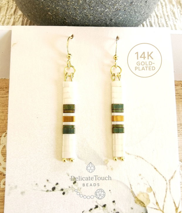 Cercei lungi Tila Verde Turcoaz Alb cu auriu, cercei in dungi, stil minimalist, tortite placate cu aur 14k, cercei simpli eleganti