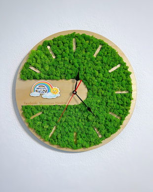 Ceas din Lemn de Plop cu Licheni Verzi  Elegant, Personalizabil