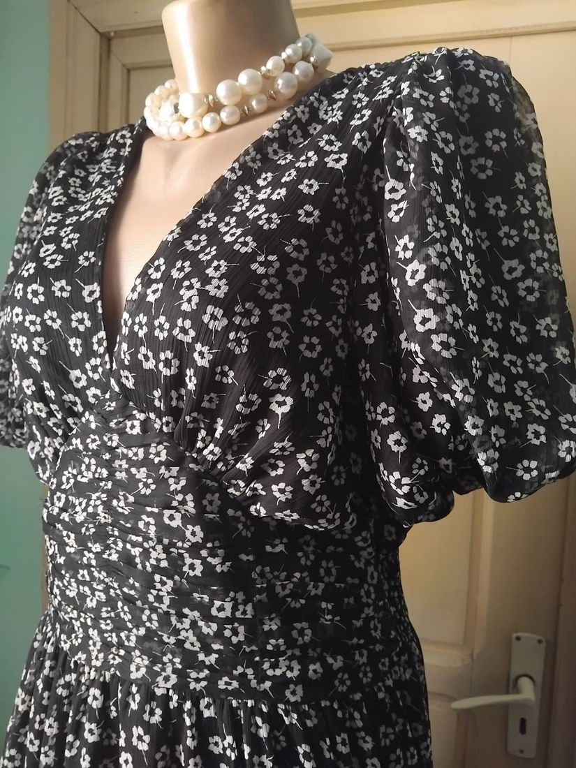 Rochie vaporoasa in alb si negru