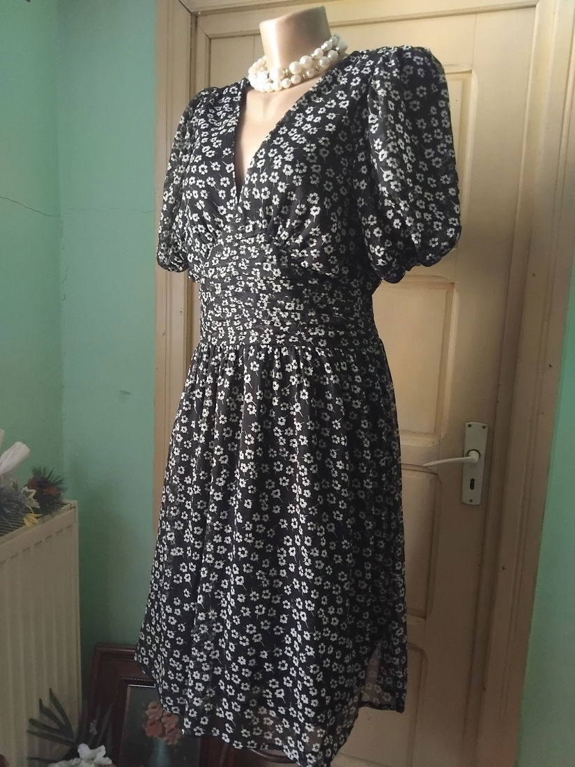 Rochie vaporoasa in alb si negru