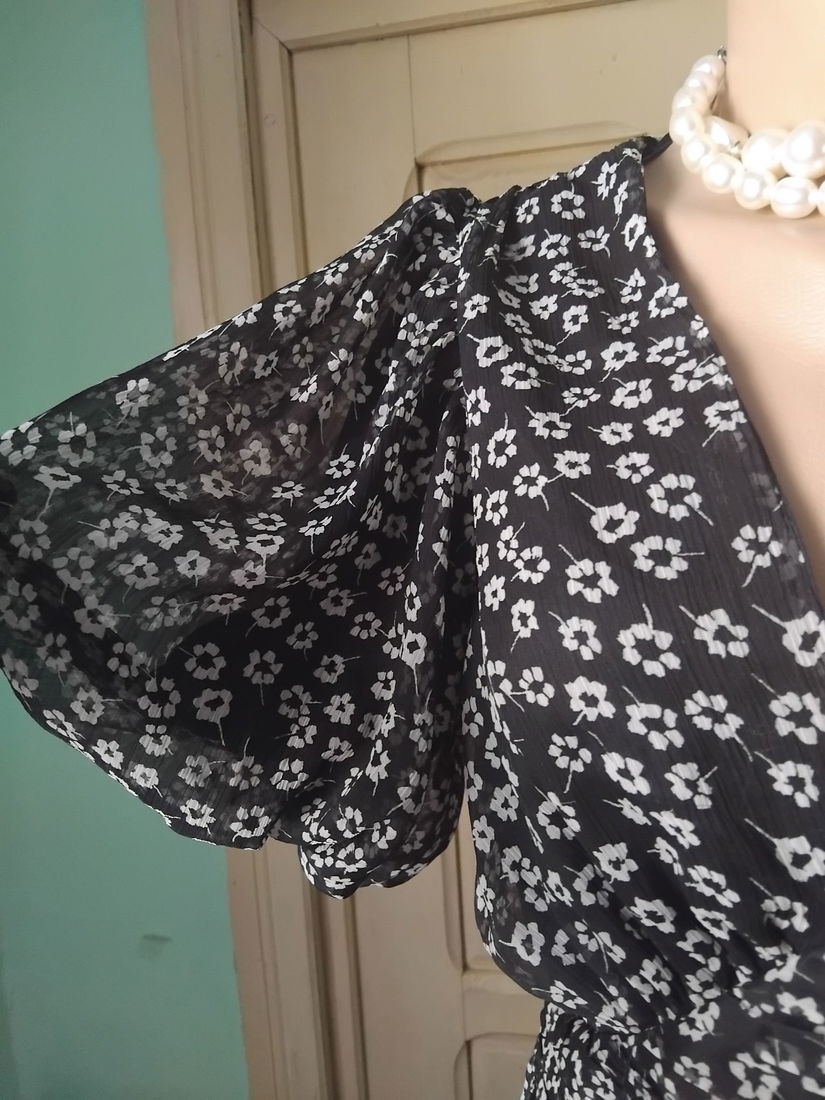Rochie vaporoasa in alb si negru
