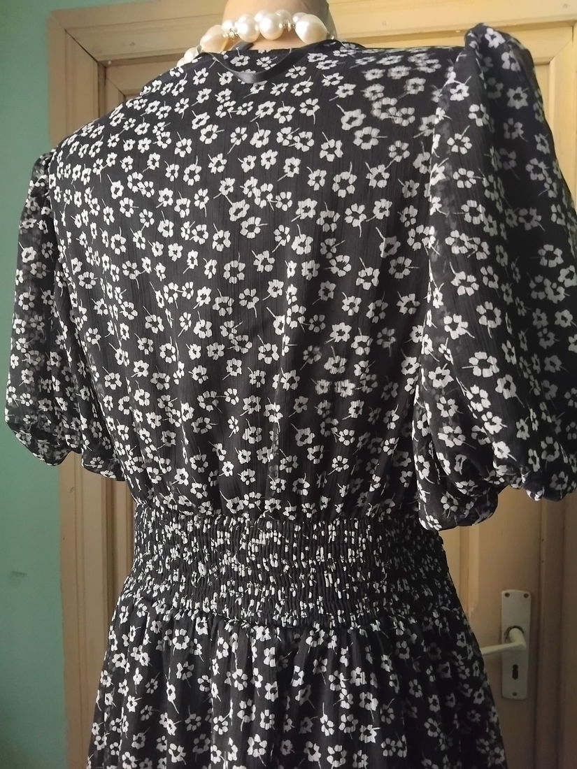 Rochie vaporoasa in alb si negru