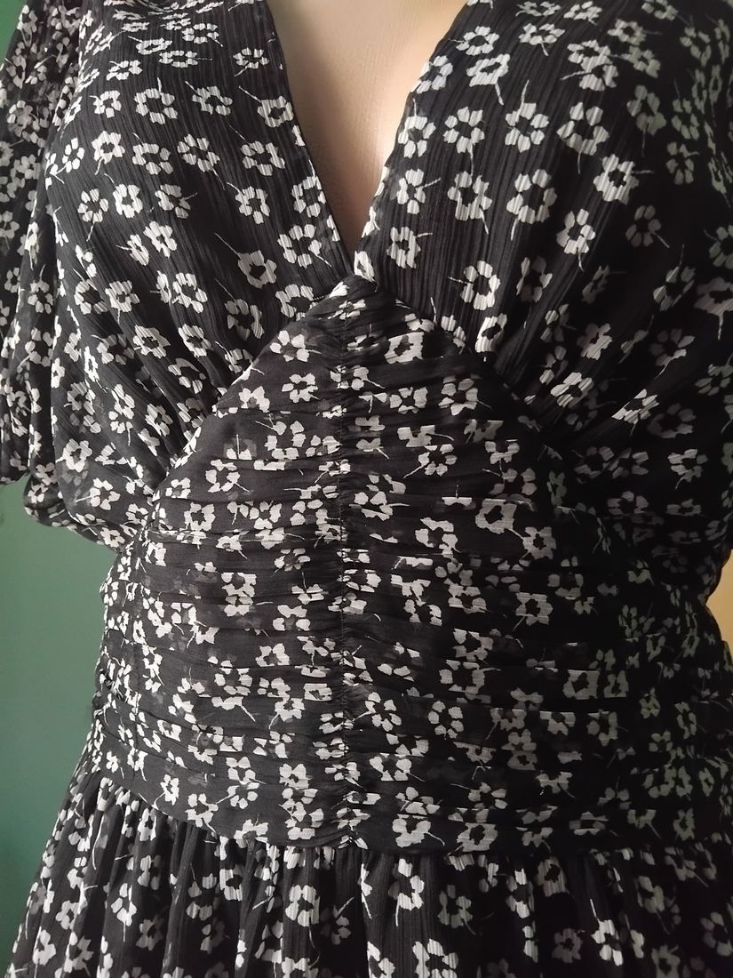 Rochie vaporoasa in alb si negru