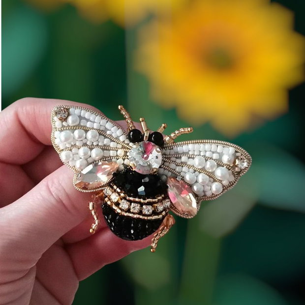 Broșă albină - Luxe Bee