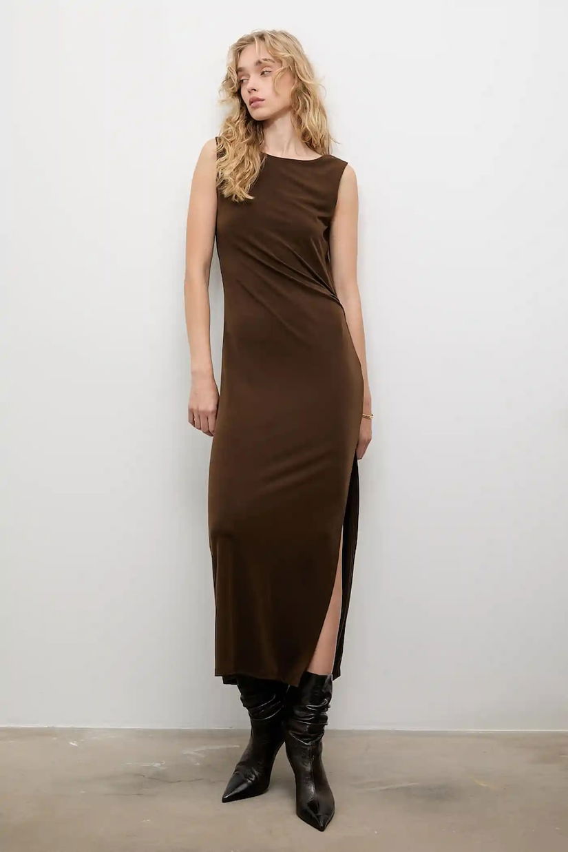 Answear.LAB rochie culoarea maro, maxi, drept