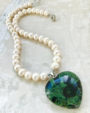 Colier inima jasp dragon & perle albe de cultura