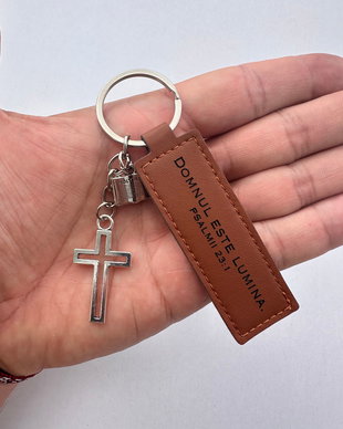 Breloc cu mesaj, verset din biblie, piele, cruciuliță și biblie