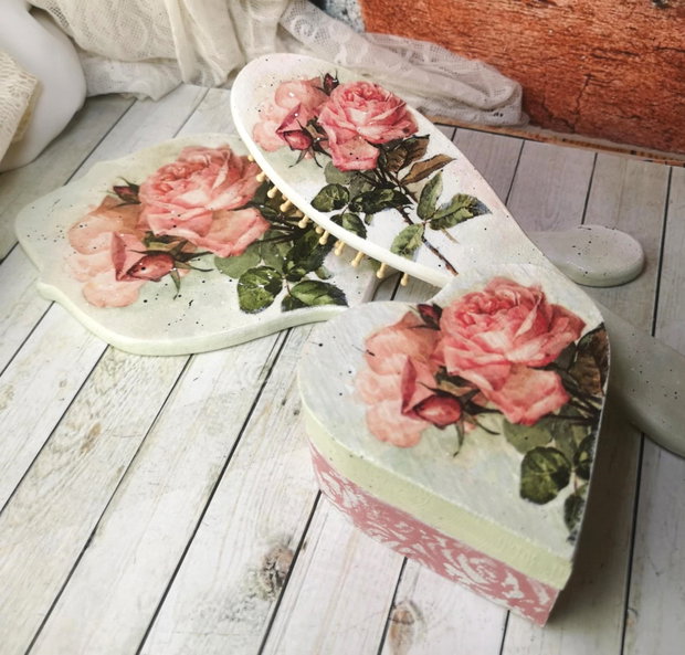 Set elegant pentru frumusete cu trandafiri vintage