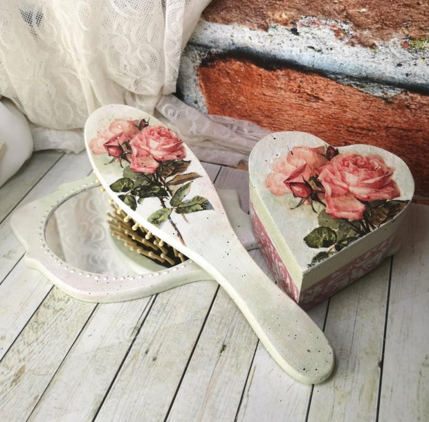 Set elegant pentru frumusete cu trandafiri vintage