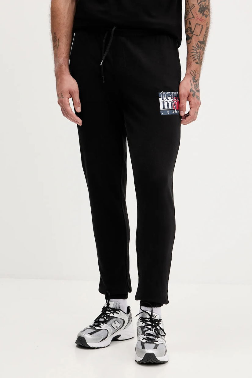 Tommy Jeans pantaloni de trening din bumbac culoarea negru, cu imprimeu, DM0DM22094