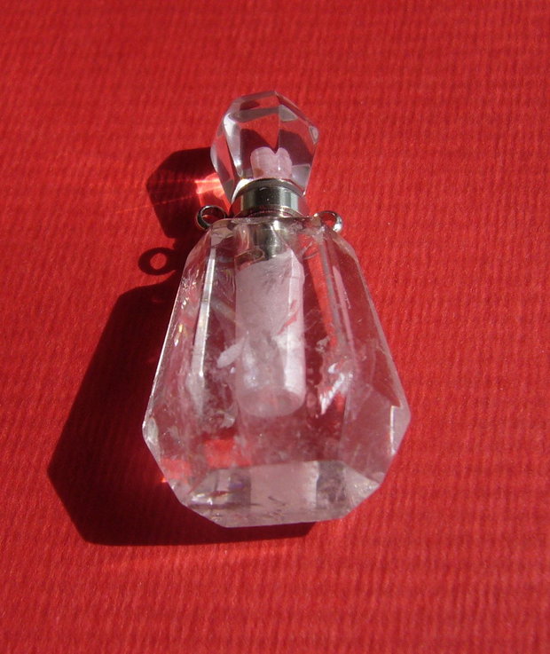 Sticluta din cristal de stanca pentru parfum sau ulei esential aprox 14x20x28 mm - 39 mm (cu capacelul)