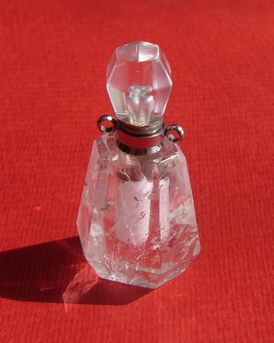Sticluta din cristal de stanca pentru parfum sau ulei esential aprox 14x20x28 mm - 39 mm (cu capacelul)