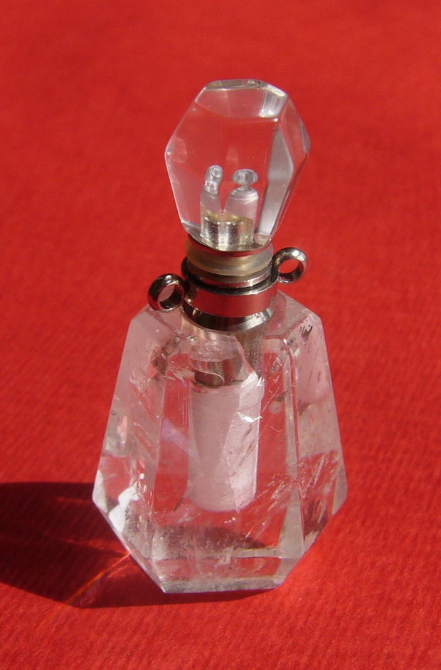 Sticluta din cristal de stanca pentru parfum sau ulei esential aprox 14x20x28 mm - 39 mm (cu capacelul)