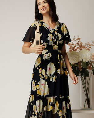 Rochie midi neagra din voal cu imprimeuri florale galbene in clos cu volanase