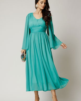 Rochie lunga turcoaz din voal creponat in clos cu maneci despicate